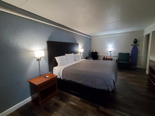 Relax Inn West Medical Center image 1