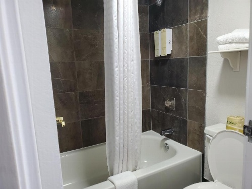 Relax Inn West Medical Center image 19