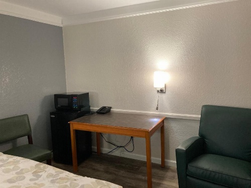 Relax Inn West Medical Center image 24
