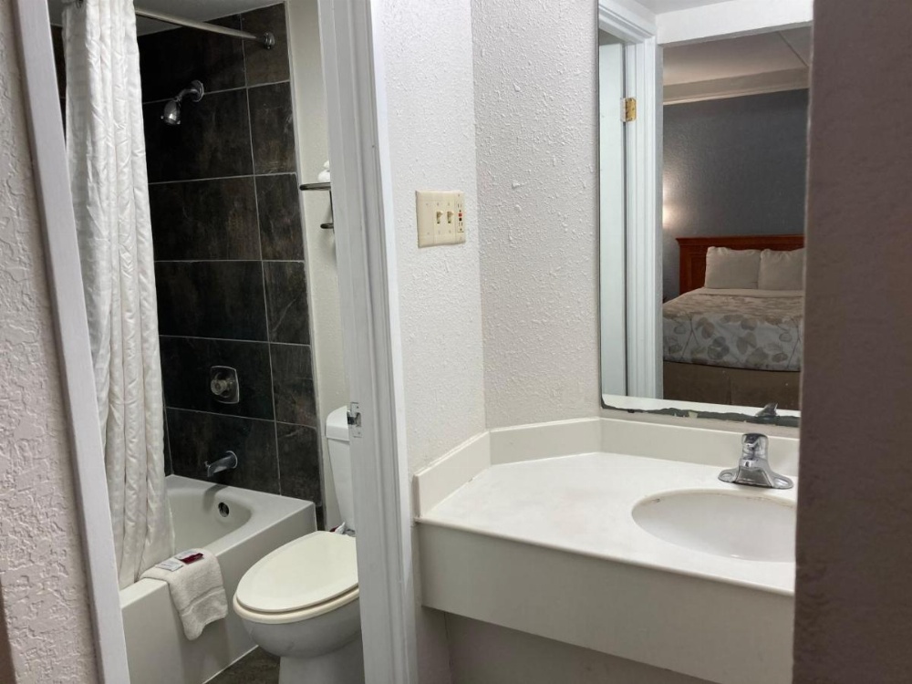 Relax Inn West Medical Center Image 26