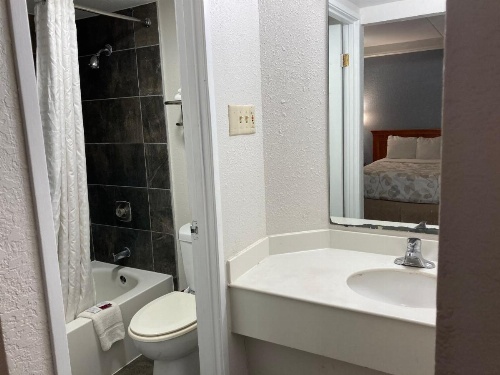 Relax Inn West Medical Center image 26