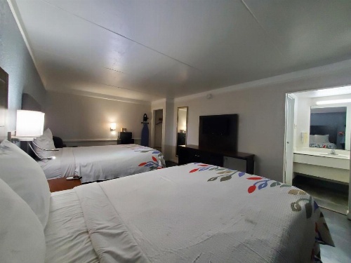 Relax Inn West Medical Center image 33