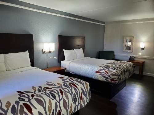 Relax Inn West Medical Center image 6